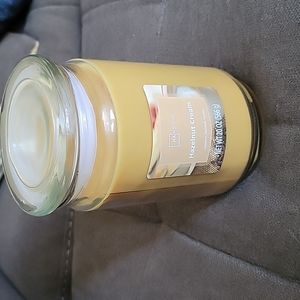 Mainstays Hazelnut creme 20oz Candle